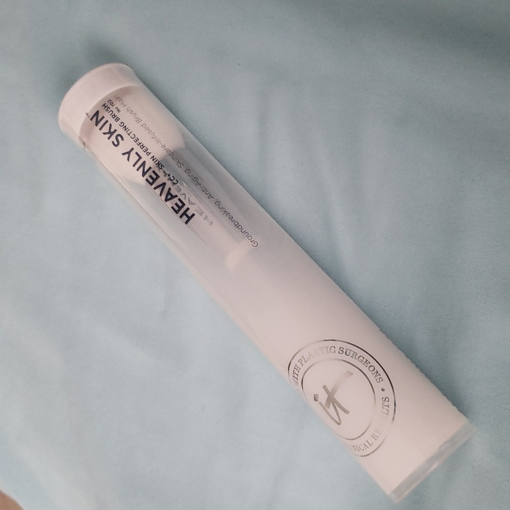 it Cosmetics Heavenly Skin cc+ Skin Perfecting Brush No702